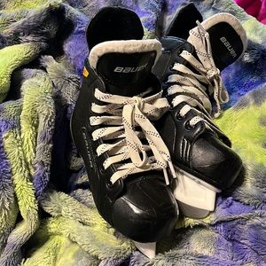 Youth Bauer supreme 140 skates boys size usy13